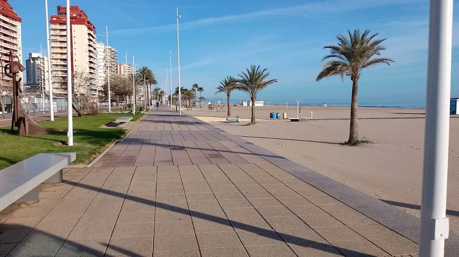 paseo maritimo playa de gandia