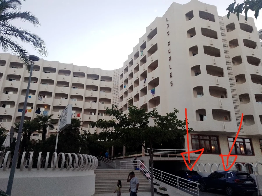 parking hotel los robles gandia