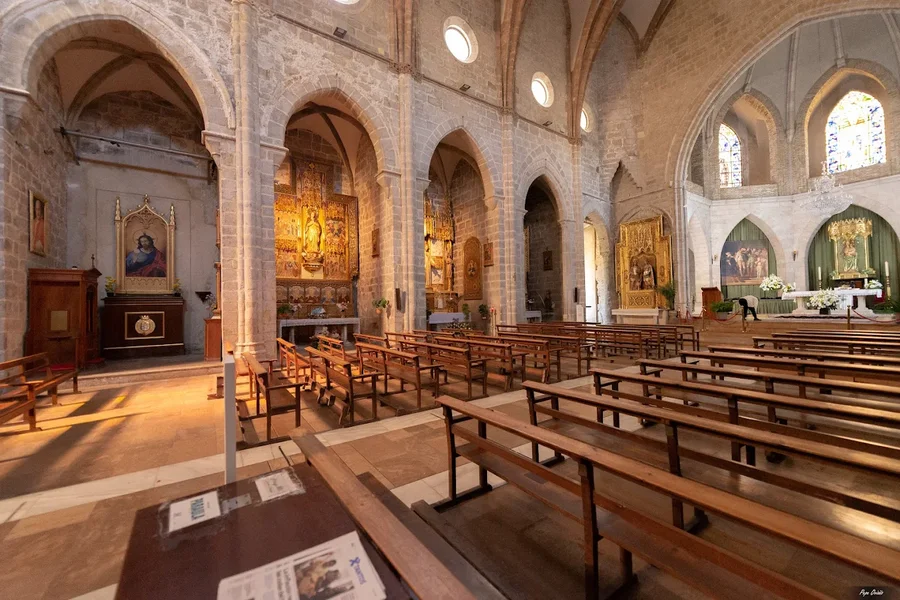 Interior colegiata Gótico y neogótico