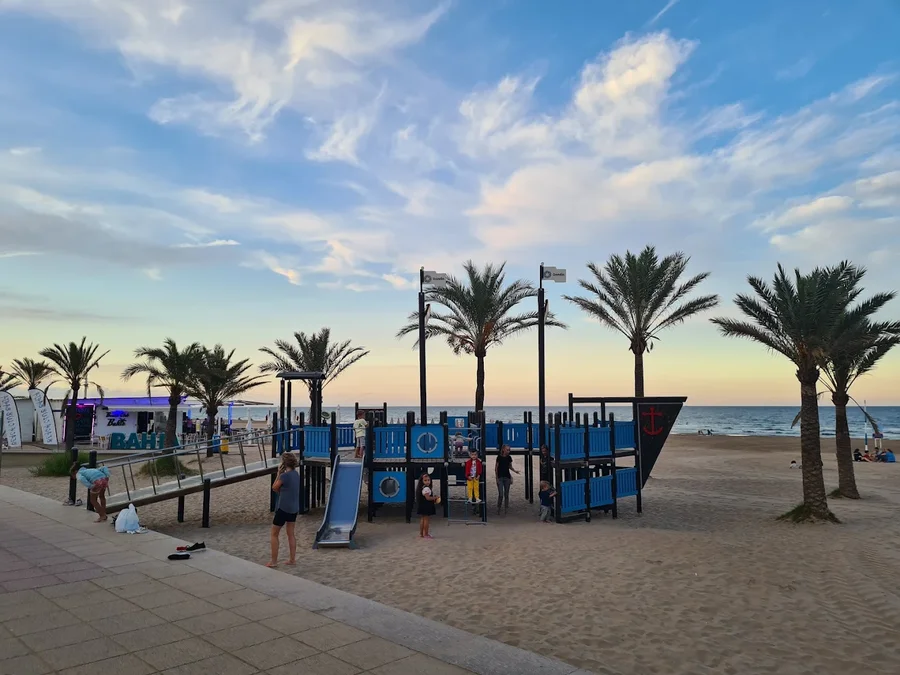 barco pirata paseo maritimo gandia